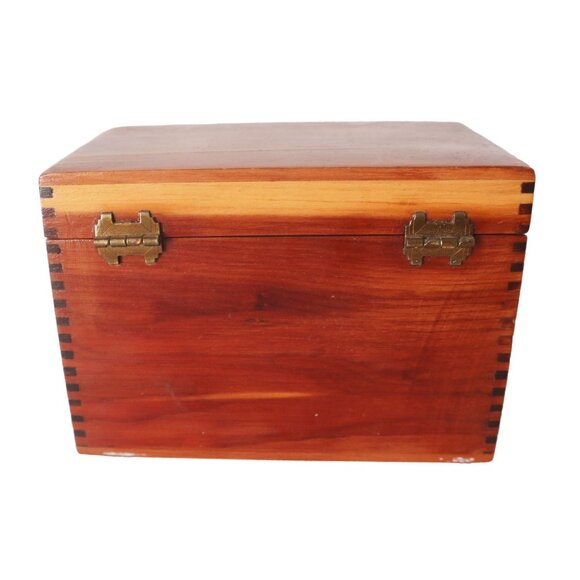 Vintage Cedar Dovetailed Wooden Recipe Box Wood - Picture 4 of 6